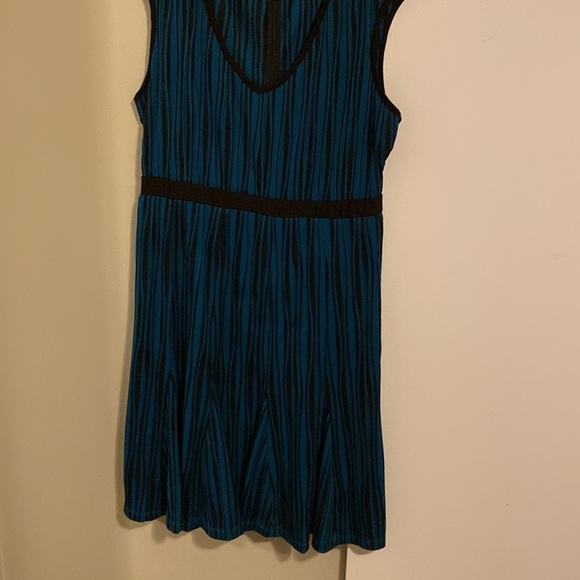Black and Teal Dress - Picture 3 of 4